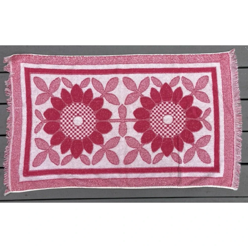 Vintage cotton bath towel St. Mary's pink & white floral daisy sunflower 1970's